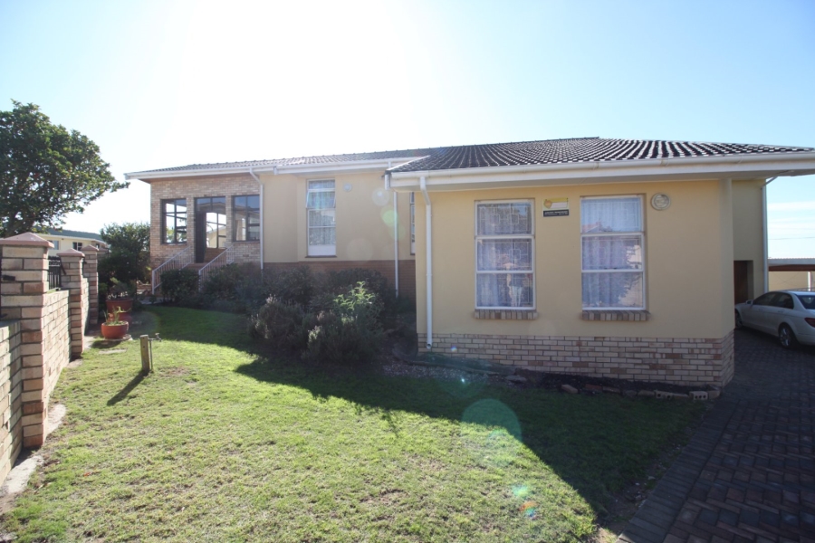 3 Bedroom Property for Sale in Parkside Eastern Cape